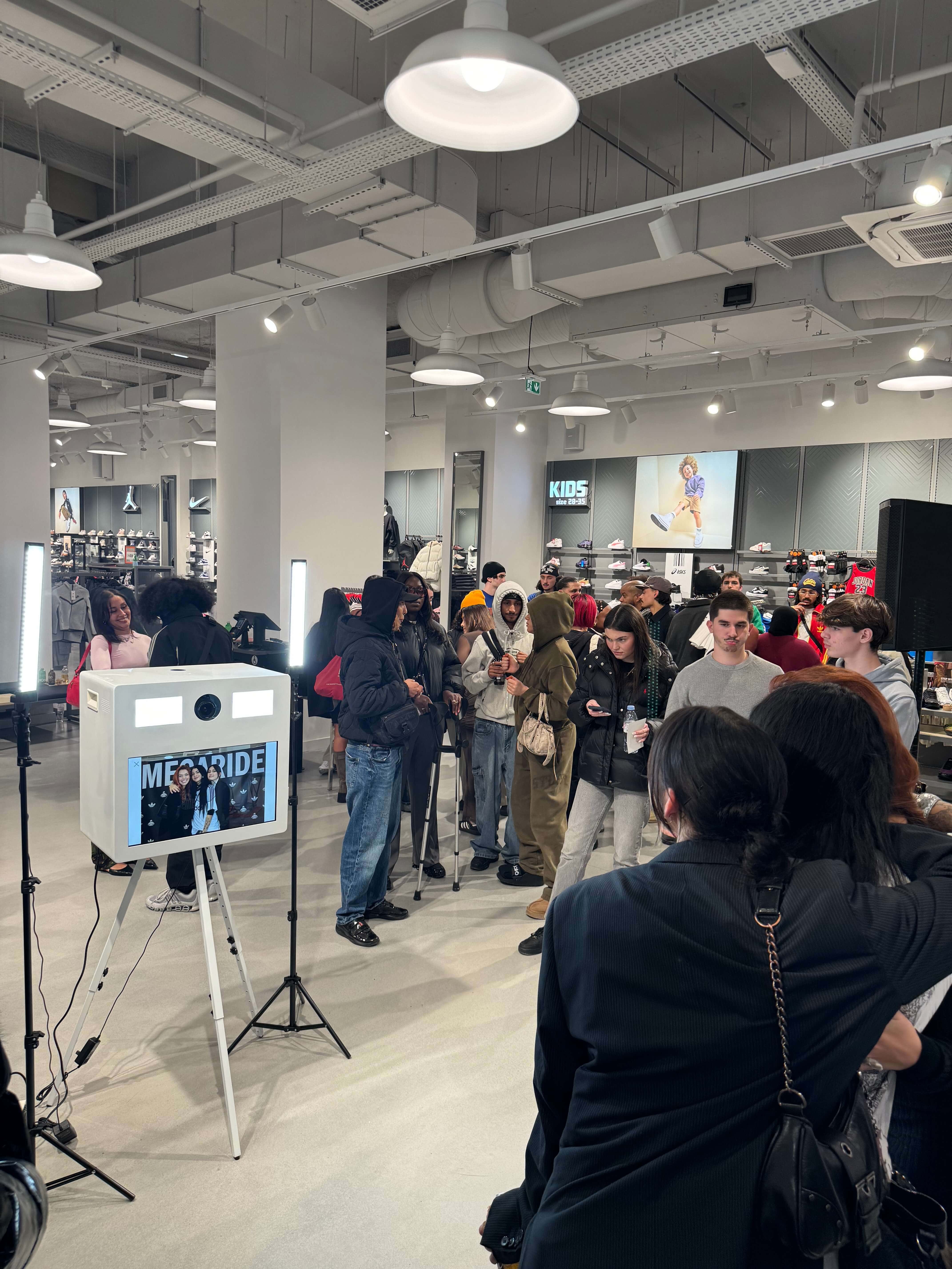 photobooth marseille megaride footlocker adidas